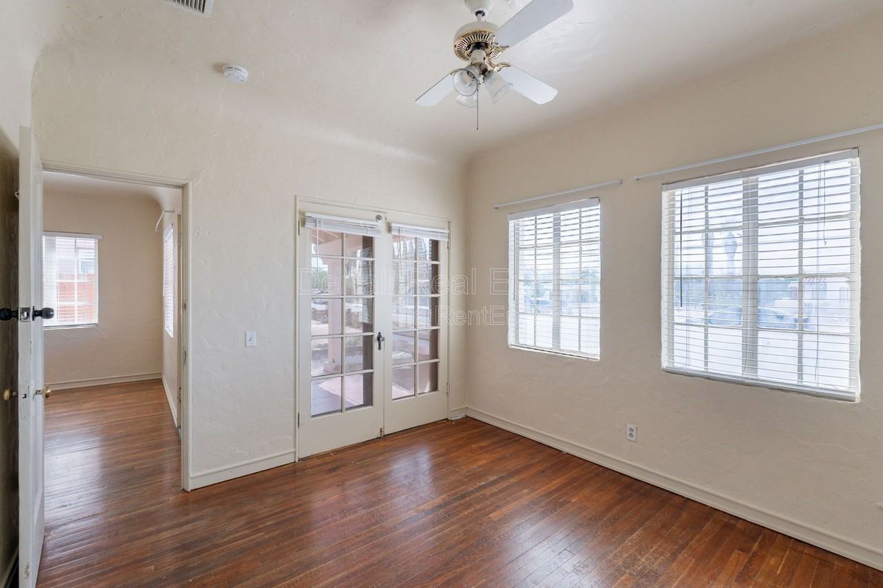 241 S Cherry Ave - Photo 7 of 27