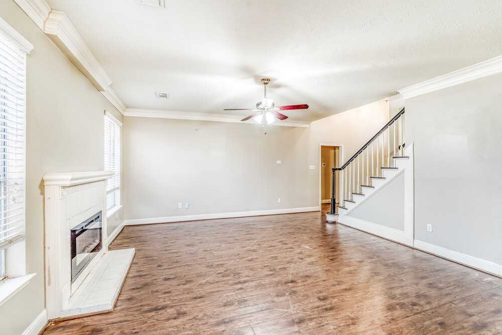 15303 Goodman St - Photo 4 of 17