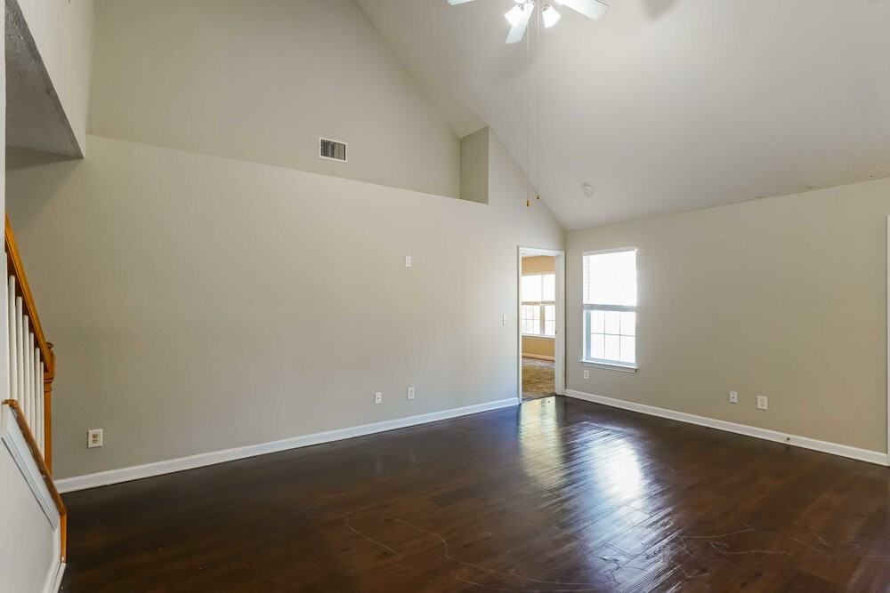 110 Lyndhurst Dr - Photo 4 of 17