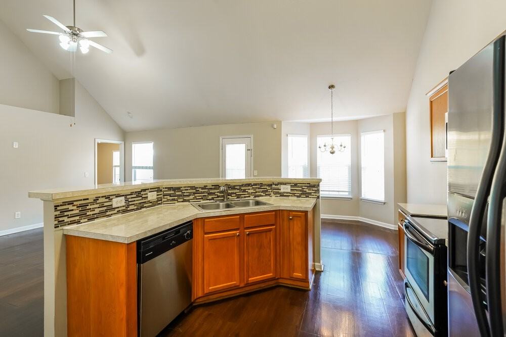 110 Lyndhurst Dr - Photo 7 of 17