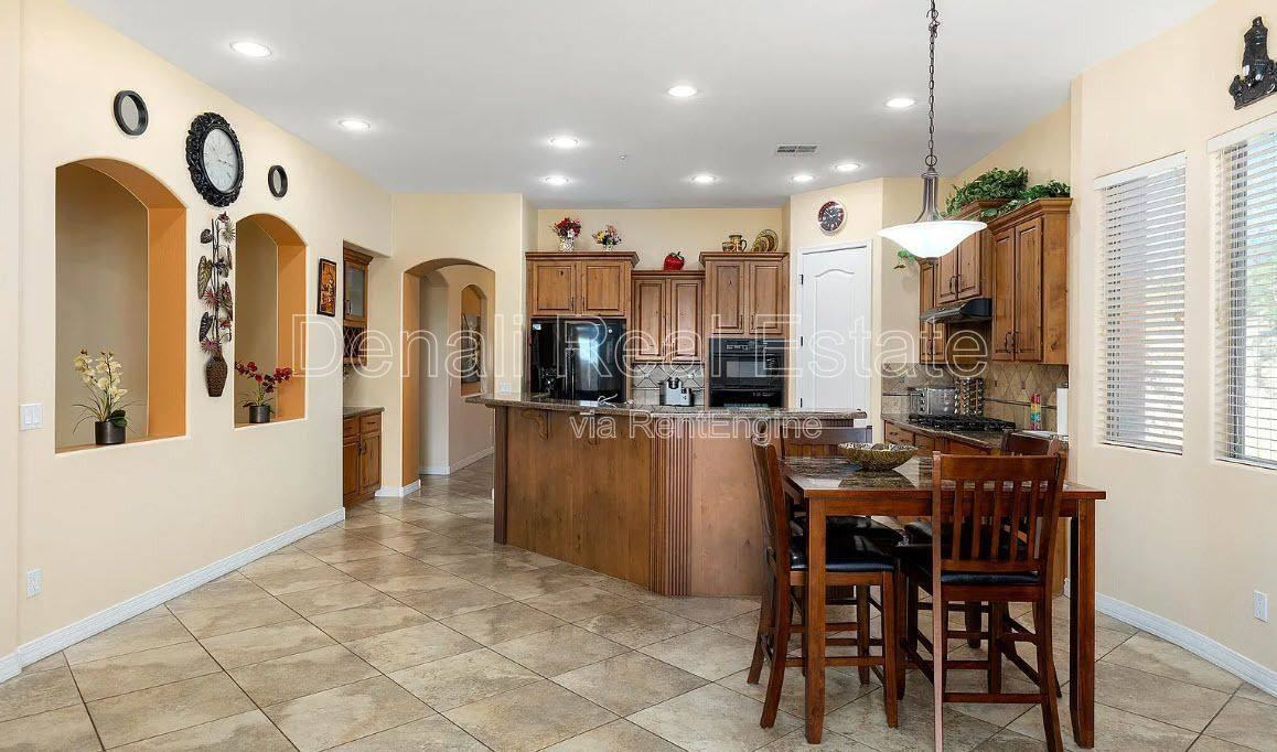 16186 N 98th Way - Photo 2 of 10