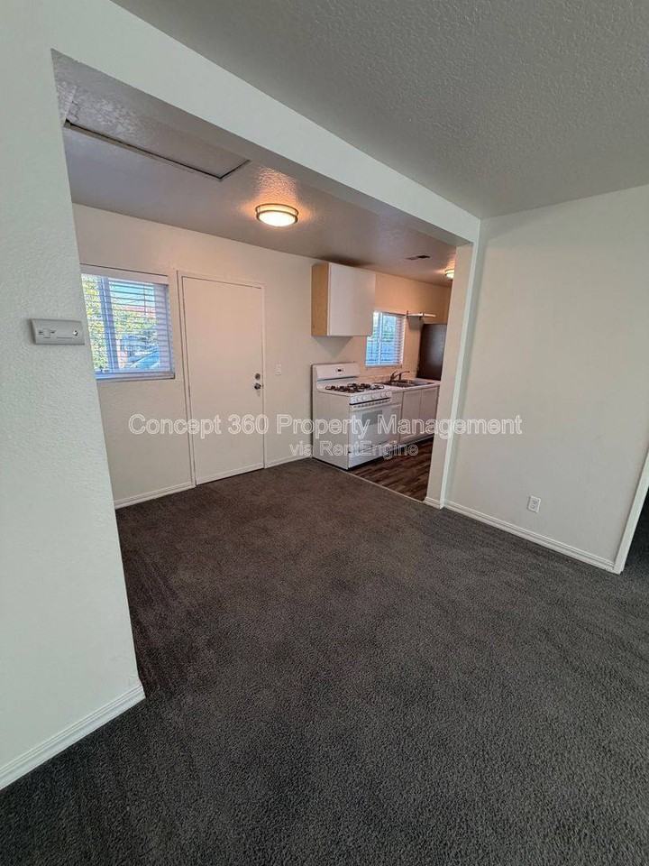 1016 Lime Ave - Photo 3 of 10