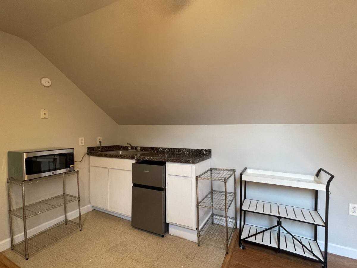 1012 Washington Ave #10 - Photo 2 of 8