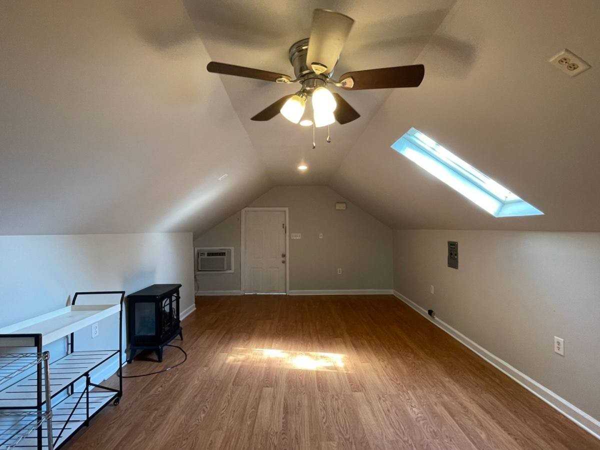 1012 Washington Ave #10 - Photo 3 of 8