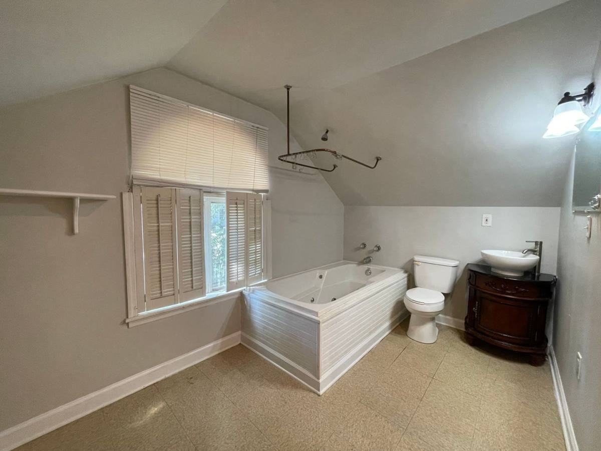 1012 Washington Ave #10 - Photo 4 of 8