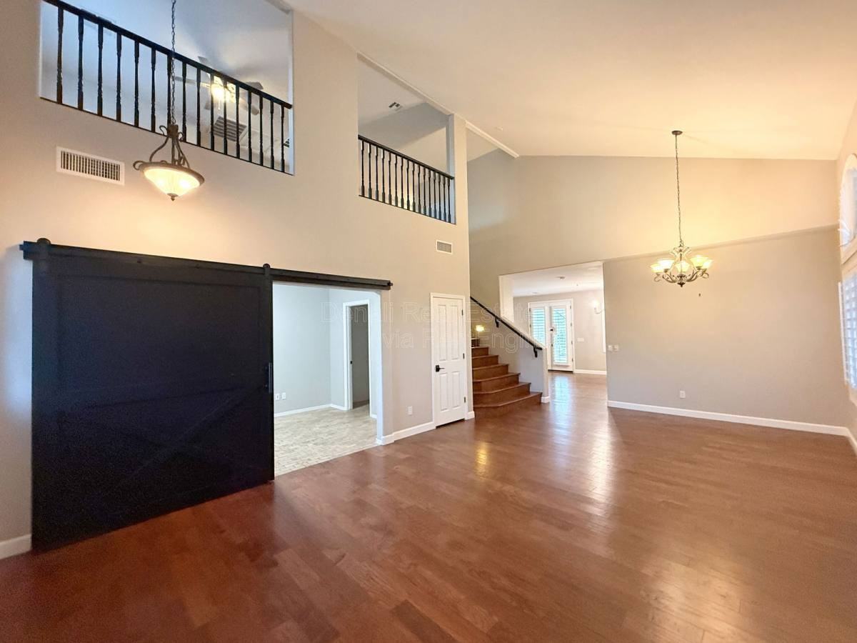 11225 E Sylvan Ave - Photo 3 of 10