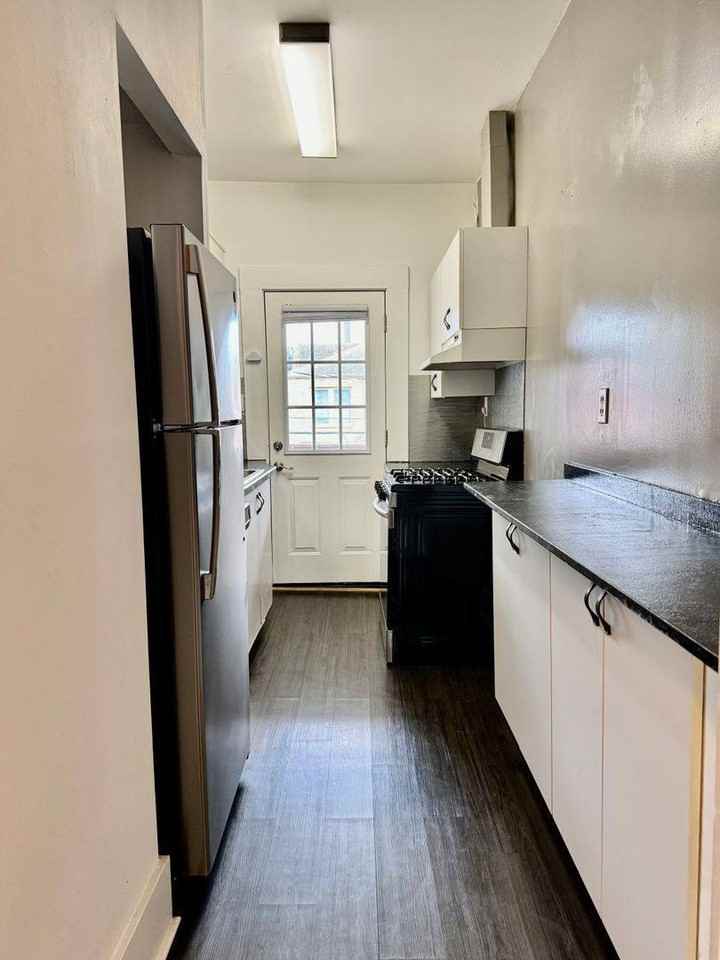 605 W Saulnier St #4 - Photo 6 of 10