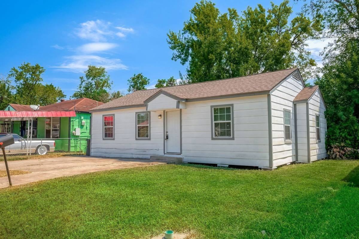 6823 Goforth St - Photo 3 of 10