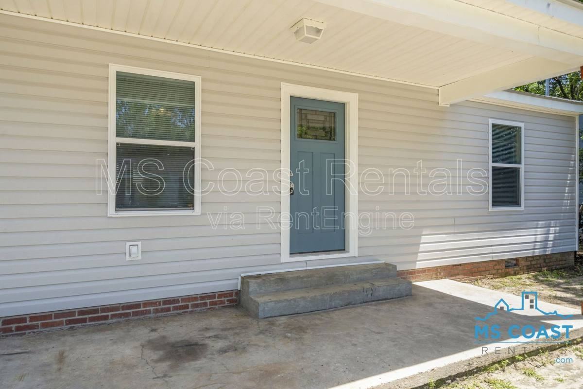 1612 Gordon Ave - Photo 3 of 10