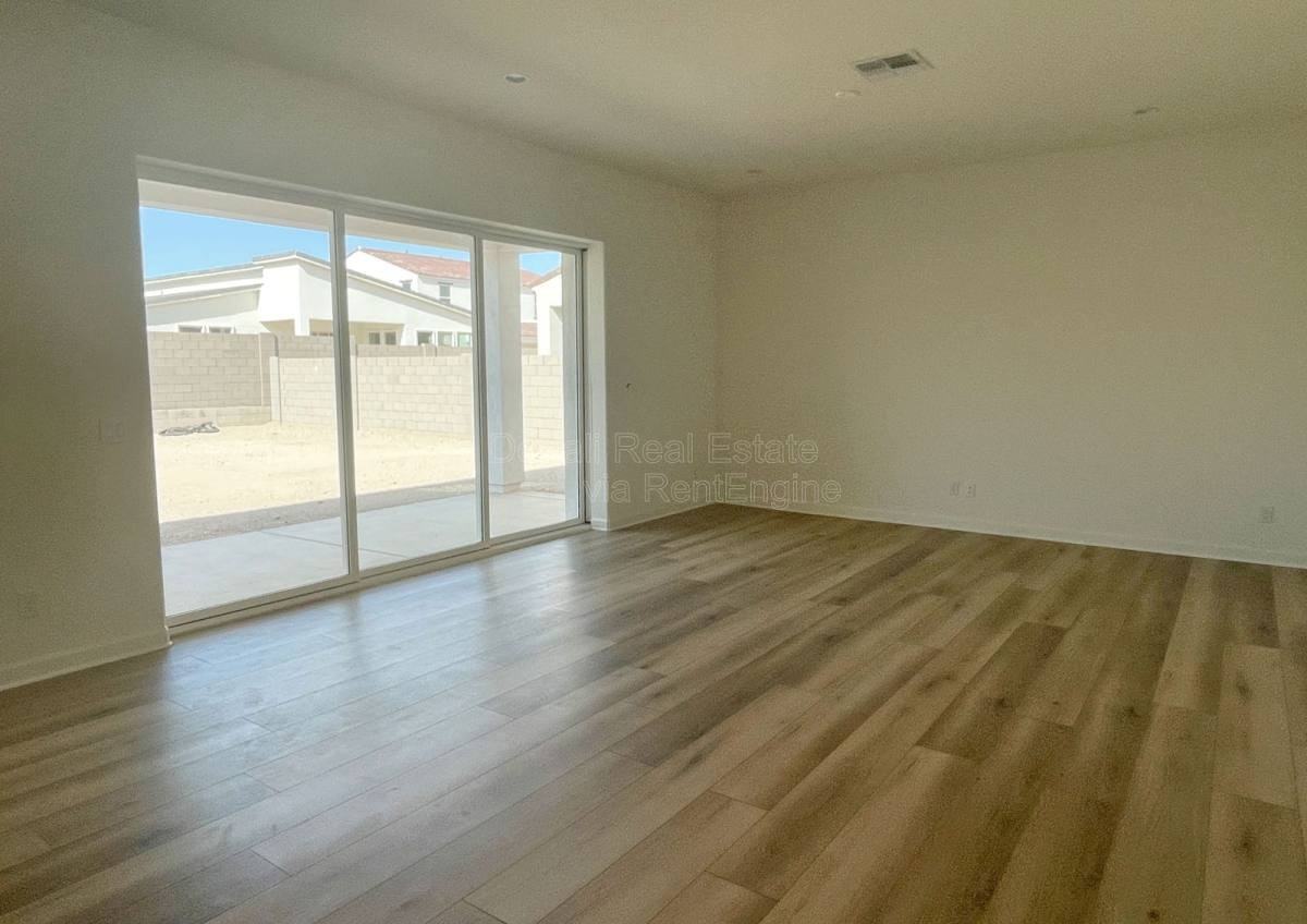 19772 W Exeter Blvd - Photo 2 of 10