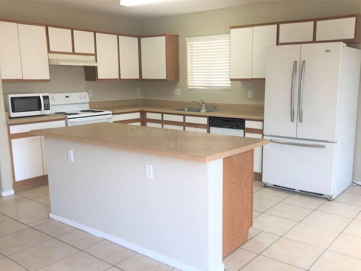8324 W Catalina Dr - Photo 2 of 6