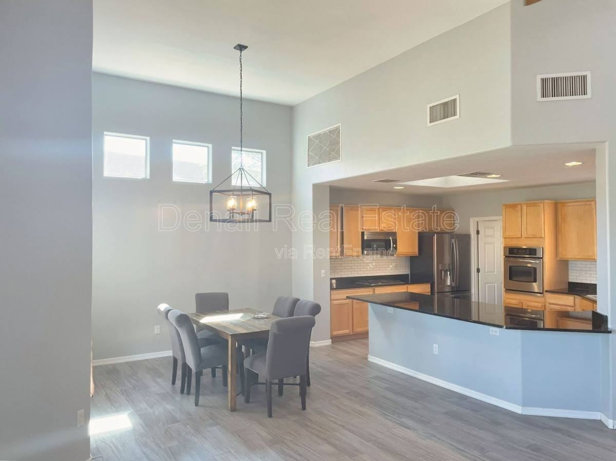8069 N Painted Feather Dr - Photo 2 of 10