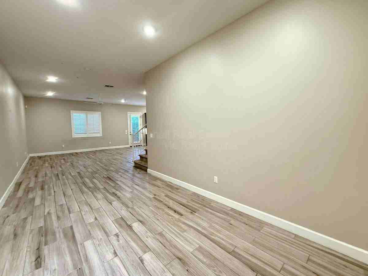 8976 N 8th Dr - Photo 3 of 10