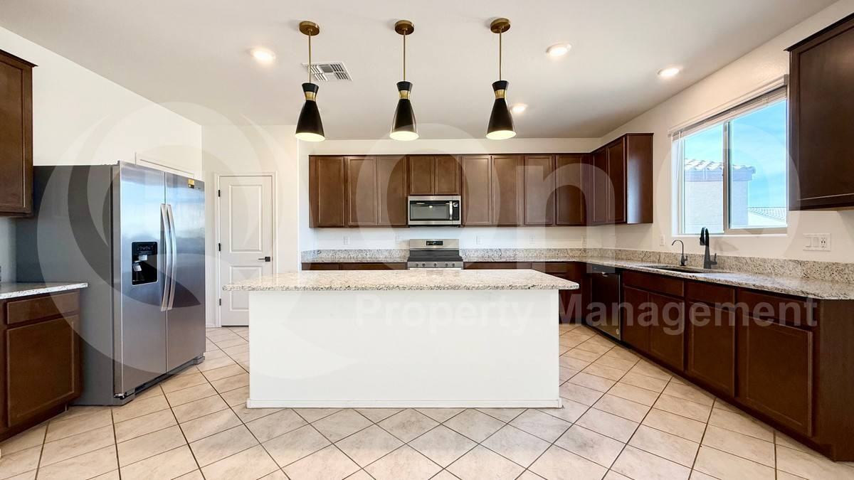 2556 W La Salle St - Photo 3 of 10