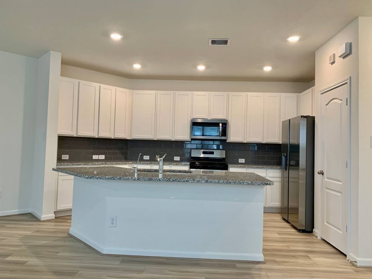 2920 Grand Anse Dr - Photo 4 of 10