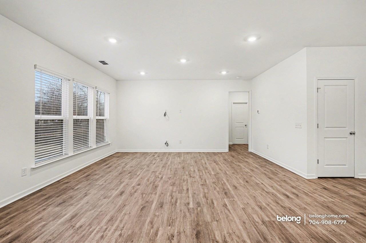 1817 Riverbend Ave - Photo 3 of 27