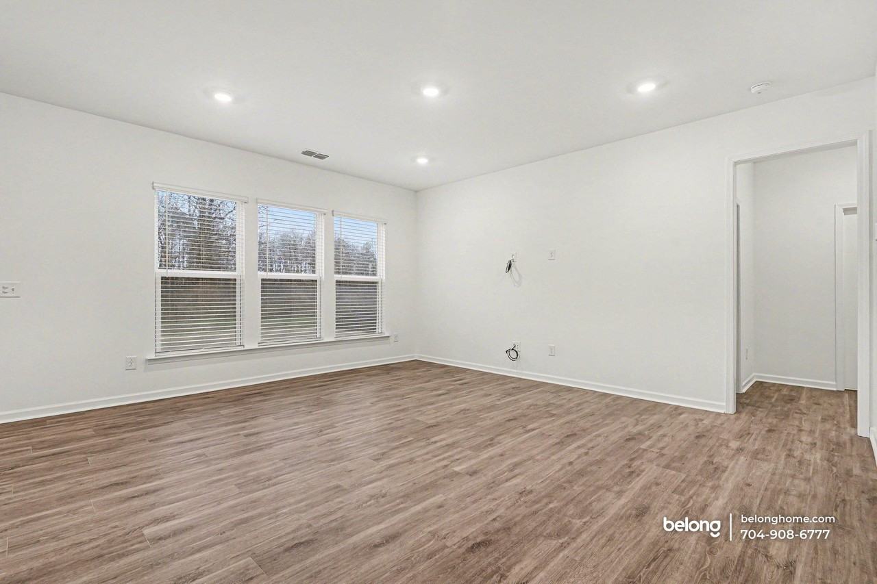 1817 Riverbend Ave - Photo 4 of 27