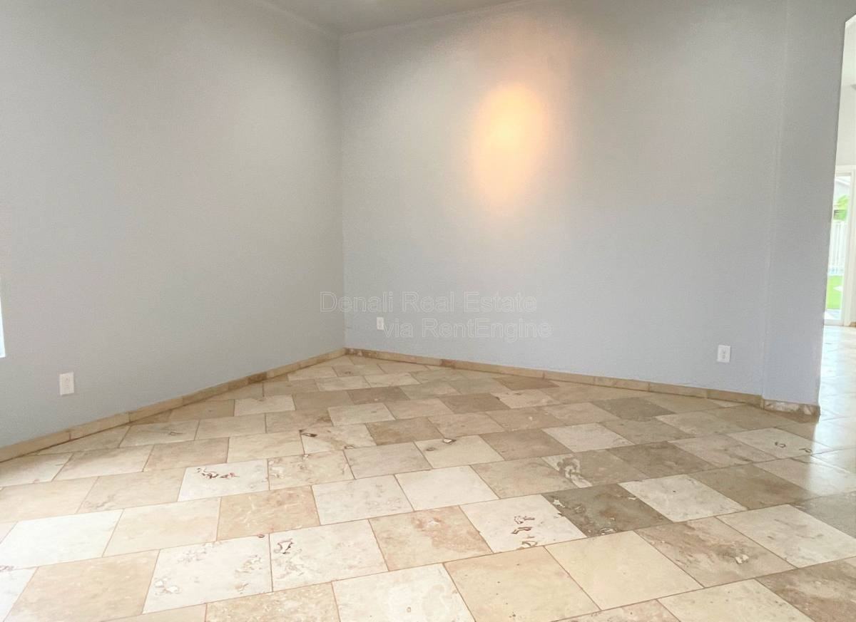 5164 W Ross Dr - Photo 6 of 10