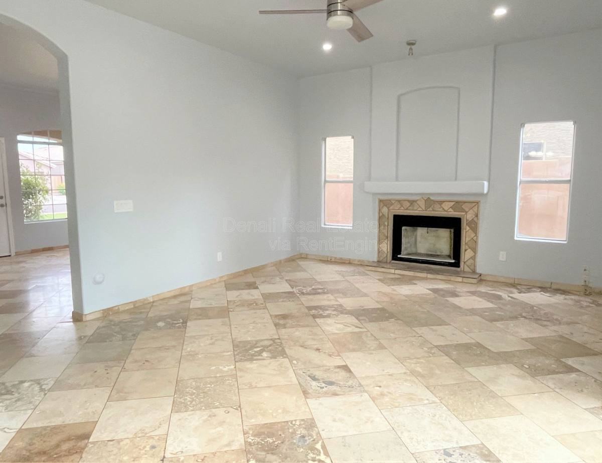 5164 W Ross Dr - Photo 7 of 10