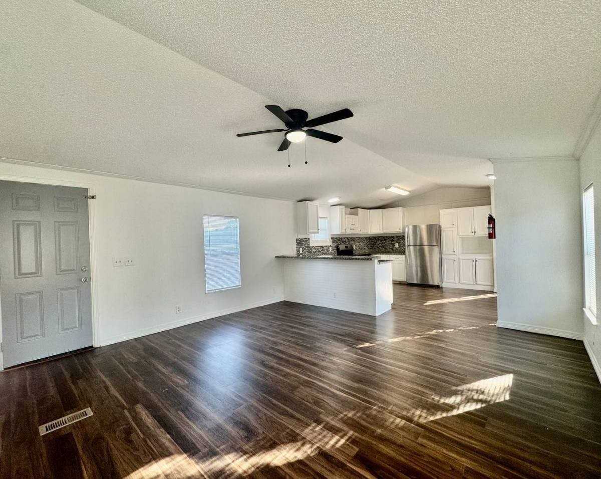 1007 Spooner St - Photo 3 of 10