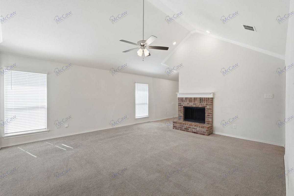 422 Greenhaven Dr - Photo 2 of 10