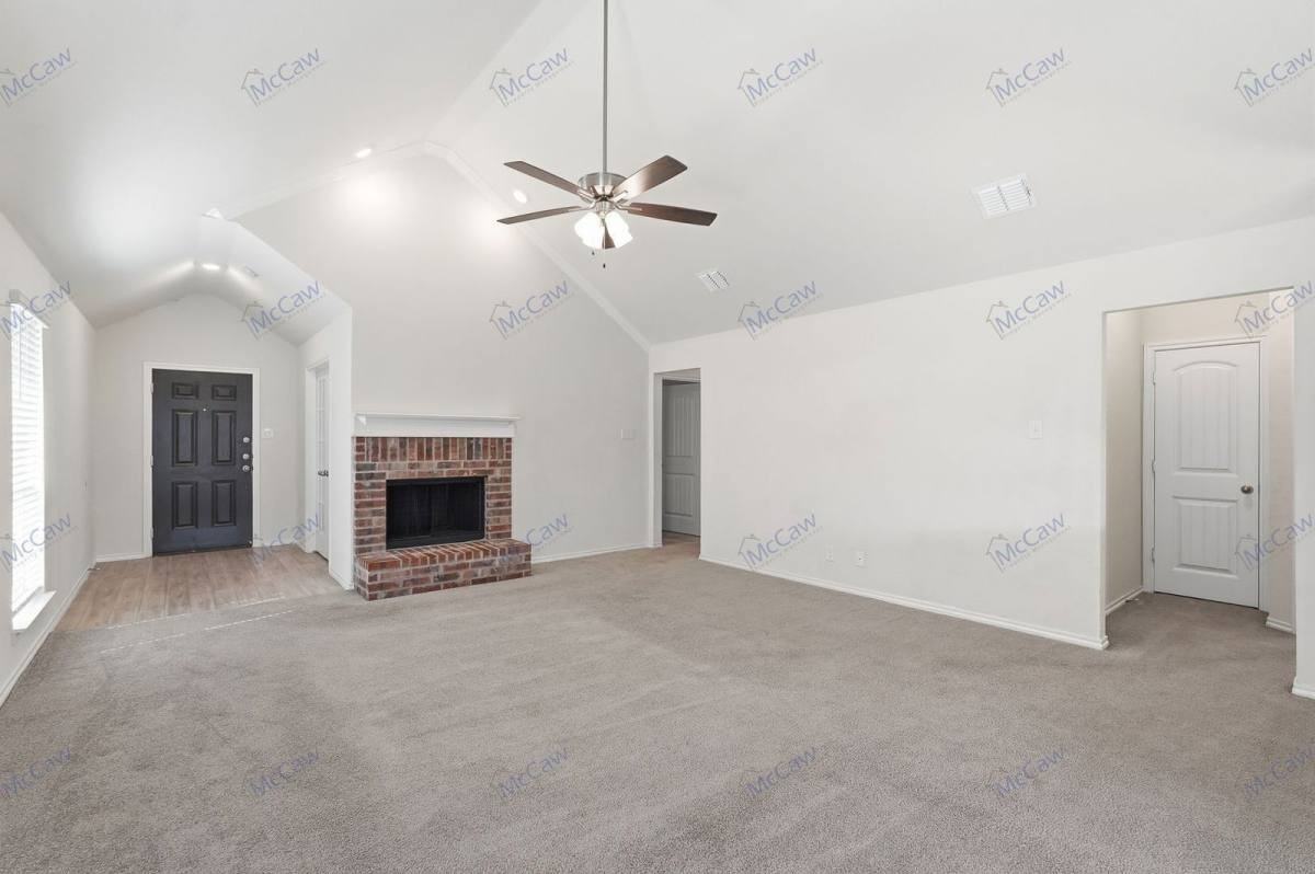 422 Greenhaven Dr - Photo 3 of 10