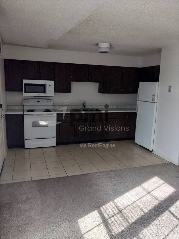 1305 18th St #5 - Photo 2 of 10