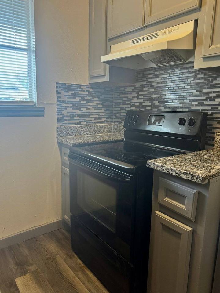 1001 Spooner St #C - Photo 6 of 9