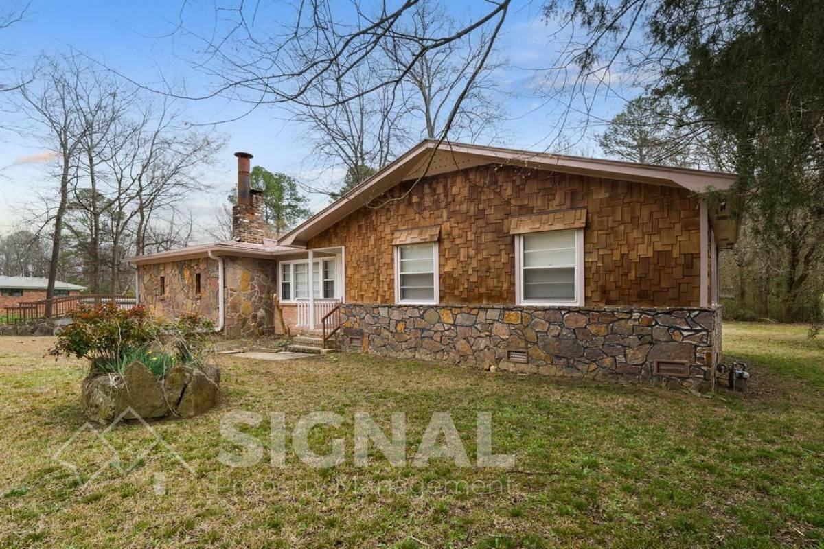 425 Forsythe St - Photo 2 of 10