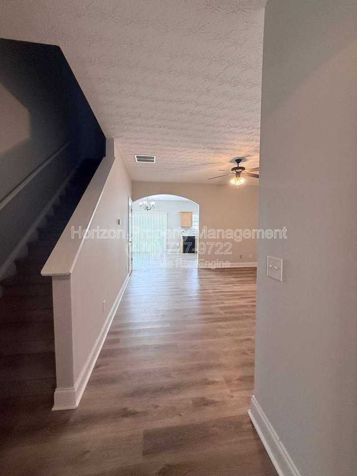 72 Riley Place Dr - Photo 3 of 10