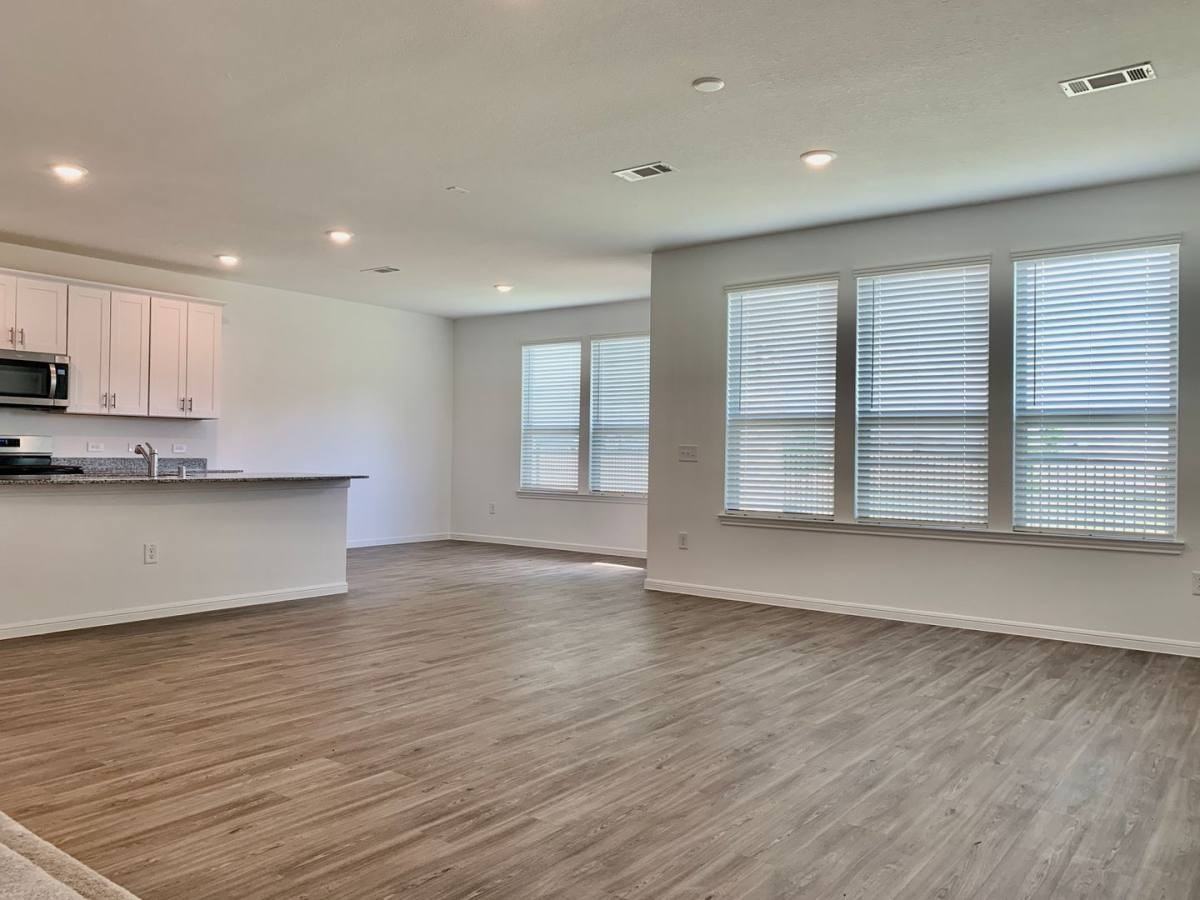 1024 Greenshank Dr - Photo 3 of 10