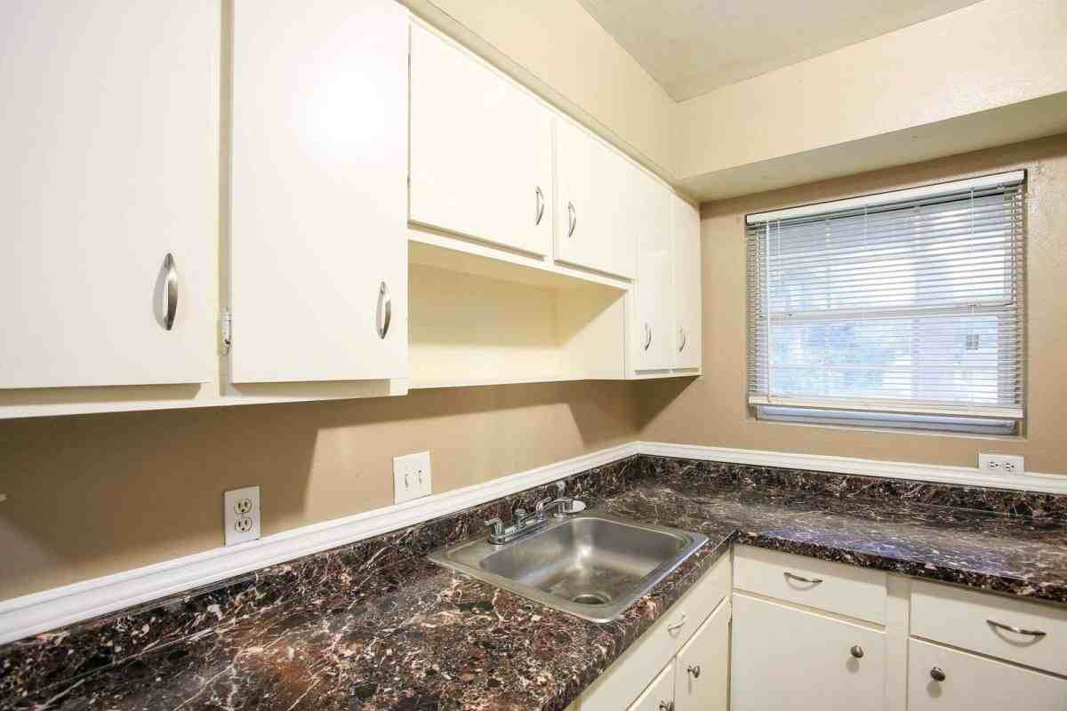 9406 Grannis St #D - Photo 6 of 10