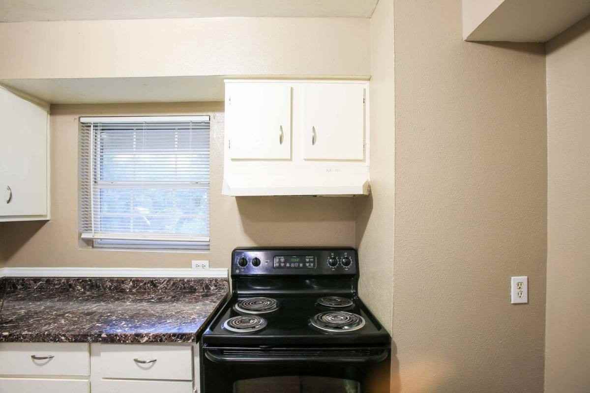 9406 Grannis St #D - Photo 7 of 10