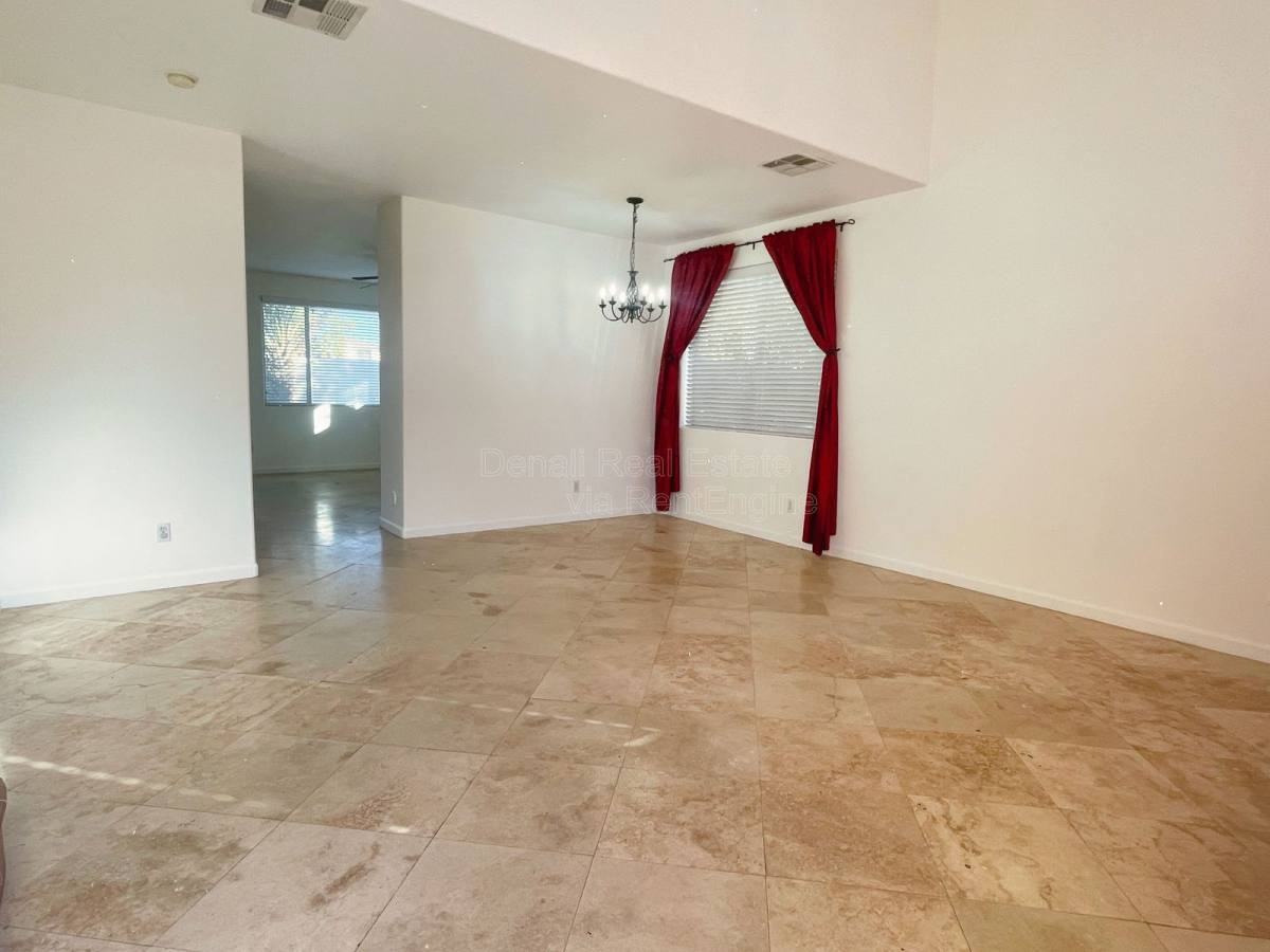 2211 S Harper - Photo 3 of 10