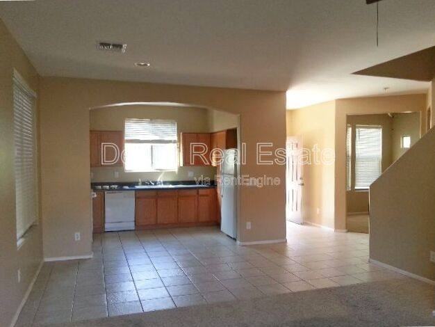 1939 E Emily Ln - Photo 2 of 10