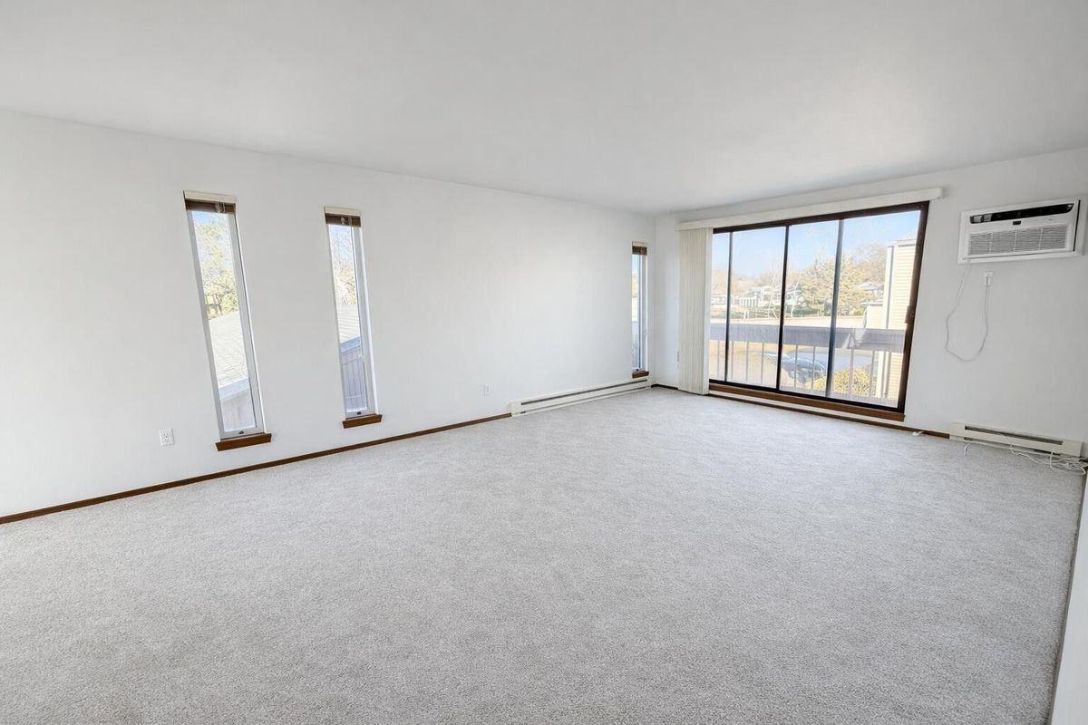 1876 Haymarket Rd - Photo 2 of 13