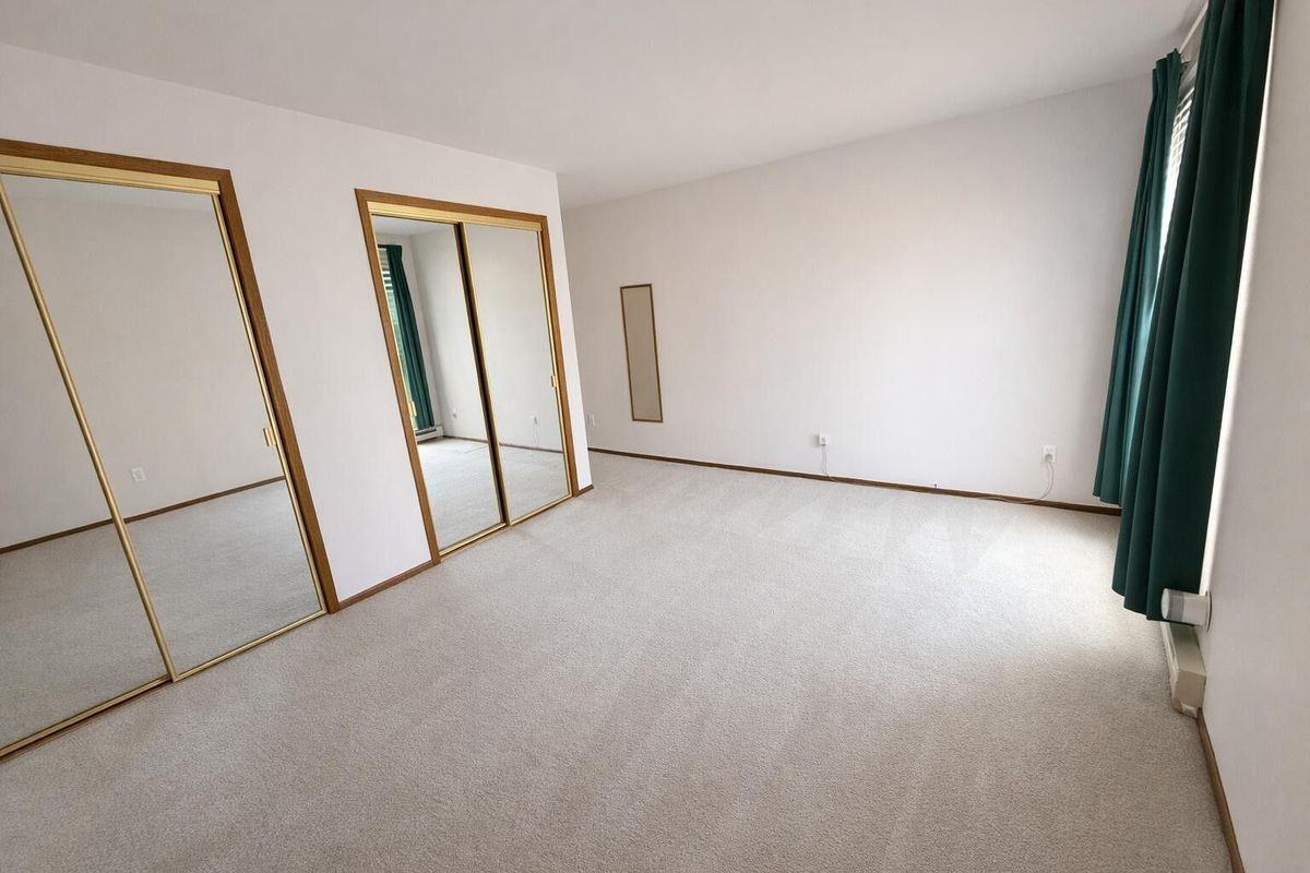 1876 Haymarket Rd - Photo 3 of 13