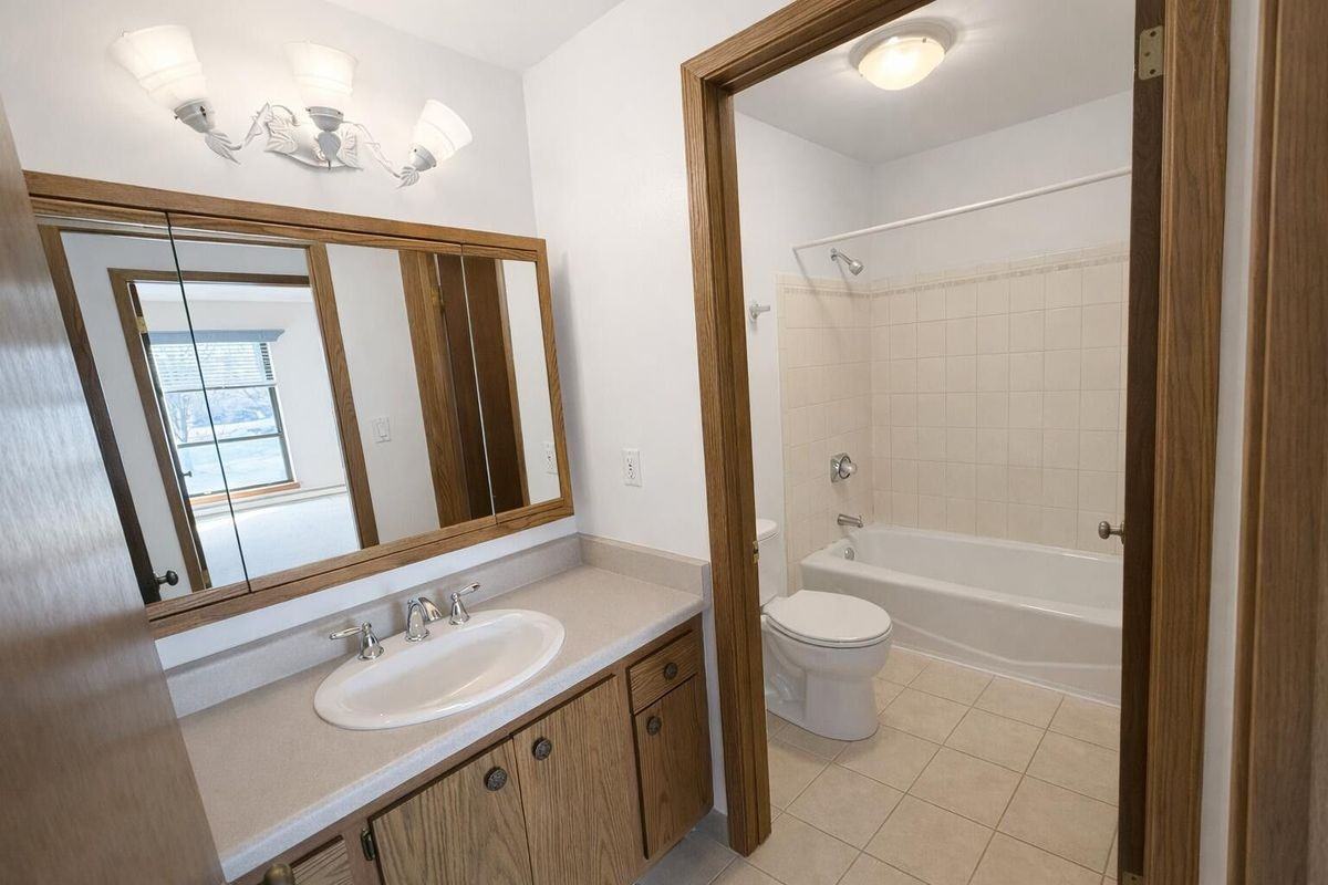 1876 Haymarket Rd - Photo 4 of 13