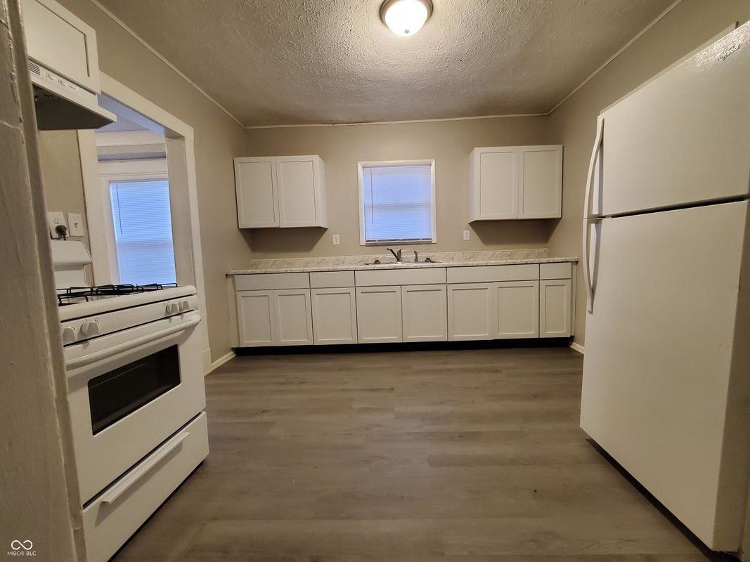 350 S Oxford St - Photo 4 of 6