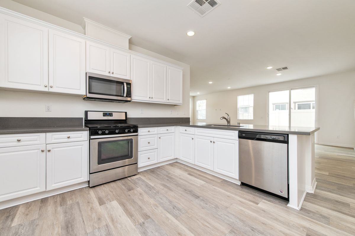 5961 Silveira St - Photo 5 of 24