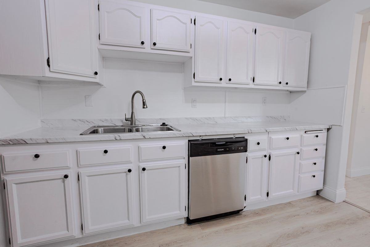 5002 W 142nd St - Photo 3 of 9