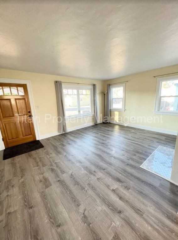 1030 Se 184th Ave - Photo 2 of 17