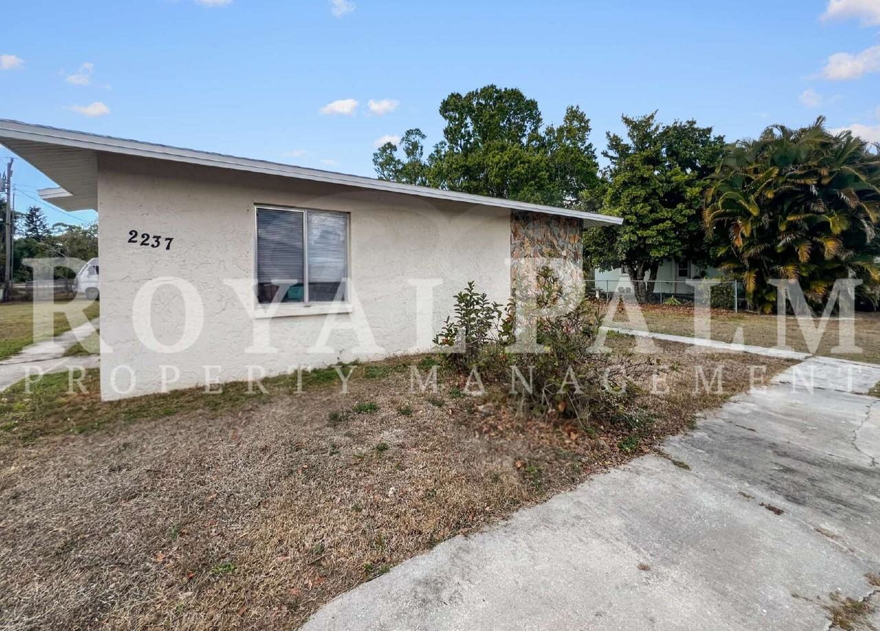 2239 Iris Way - Photo 2 of 25