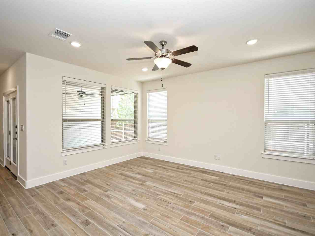 406 Parkline Dr - Photo 7 of 29