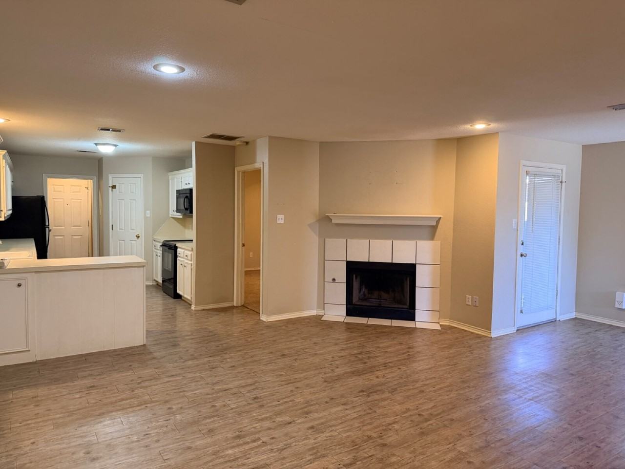 8232 Raleigh Ave - Photo 2 of 16