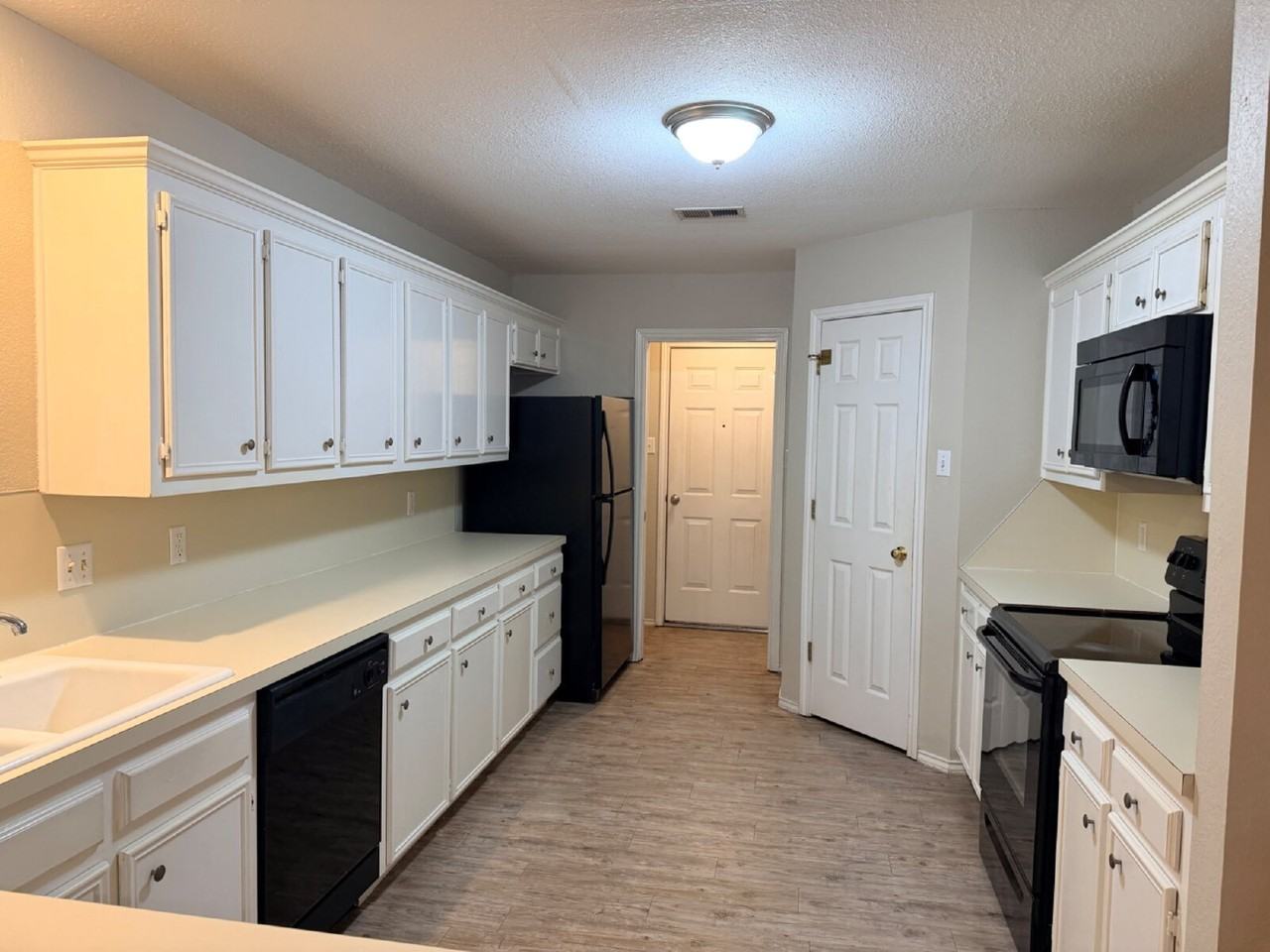 8232 Raleigh Ave - Photo 4 of 16