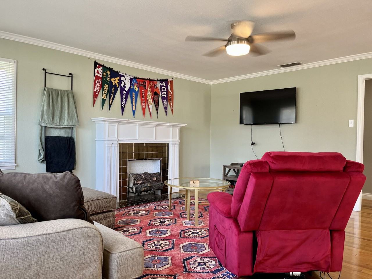 2611 31st St - Photo 3 of 26