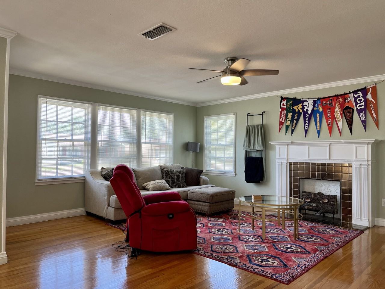 2611 31st St - Photo 4 of 26