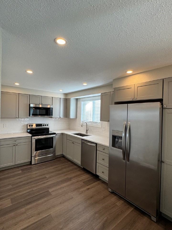 4547 Beachcomber Ct - Photo 3 of 18