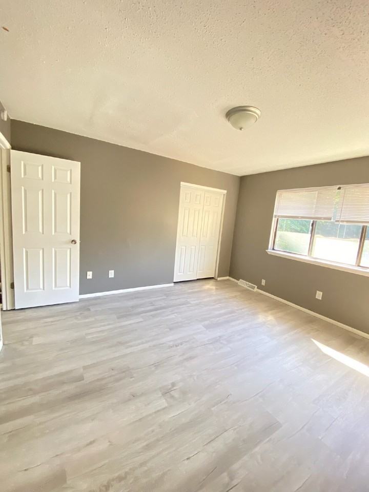 3211 Schuetzen Ln - Photo 2 of 14